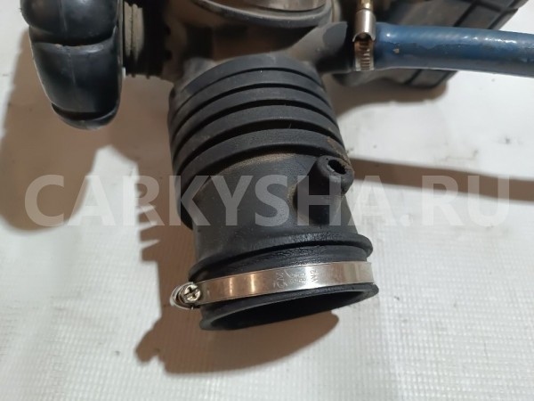 Патрубок воздушного фильтра Mitsubishi Diamante 