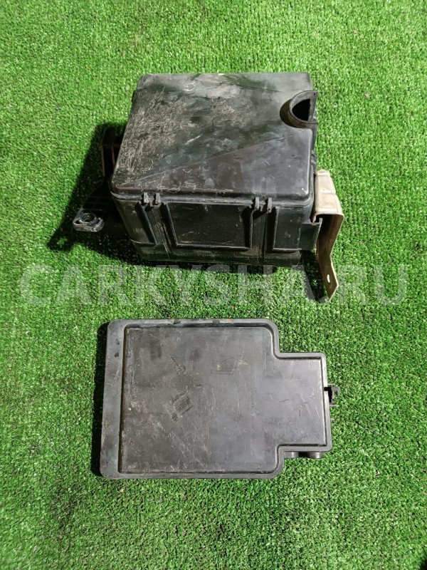 Блок предохранителей подкапотный Peugeot Partner 