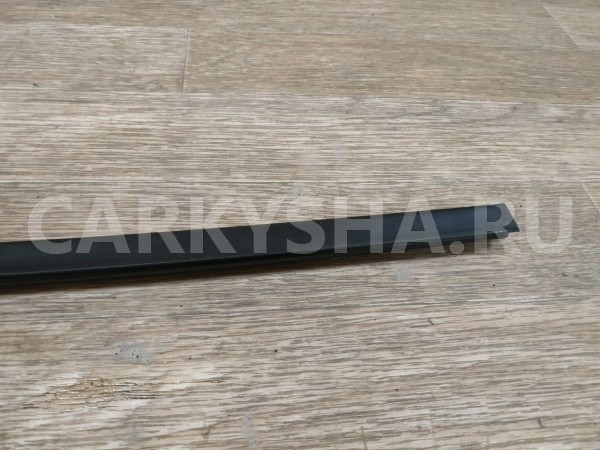 Накладка стекла переднего правого Land Rover Freelander 