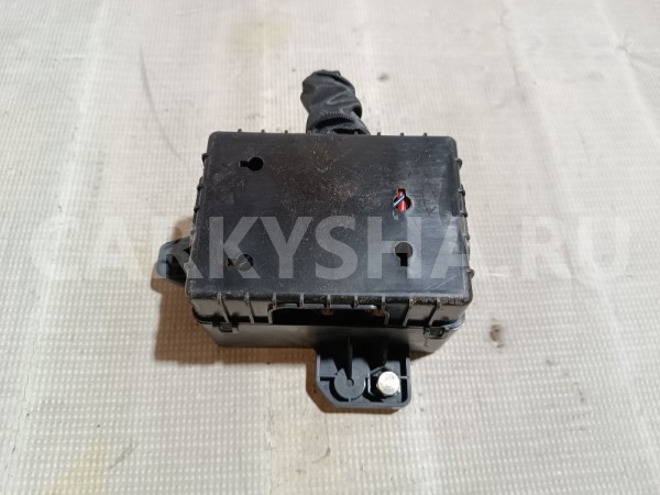 Блок предохранителей салонный Ssang Yong Rexton оригинальный номер 8211008000