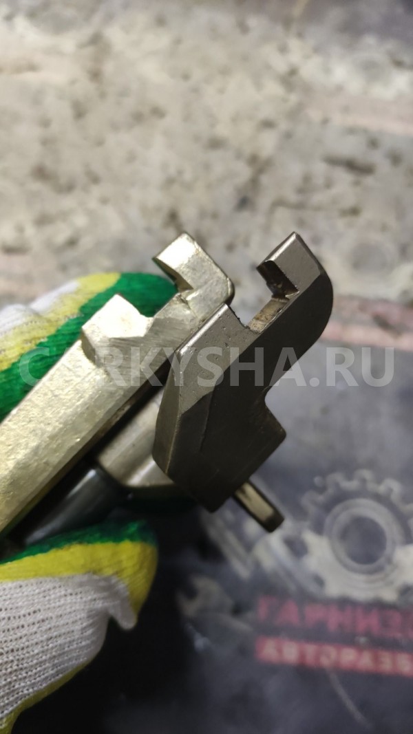 Вилка включения передач Форд Фокус 2 1.8л Ford Focus оригинальный номер 1475355