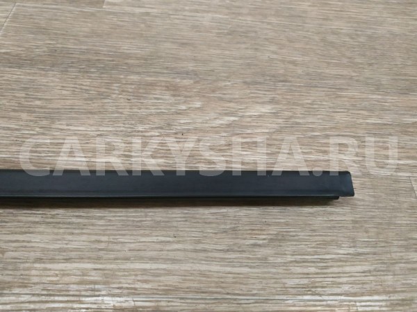 Накладка стекла заднего левого Land Rover Freelander 