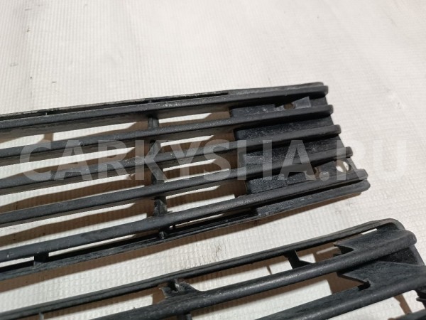 Решетка в бампер передняя Mitsubishi Diamante 