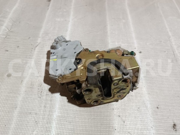 Замок двери передней правой Nissan Primera 