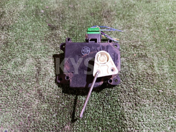 Моторчик заслонки отопителя Honda Accord оригинальный номер 0637007460