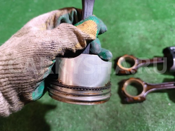 Поршень с шатуном Mitsubishi i оригинальный номер MD312667