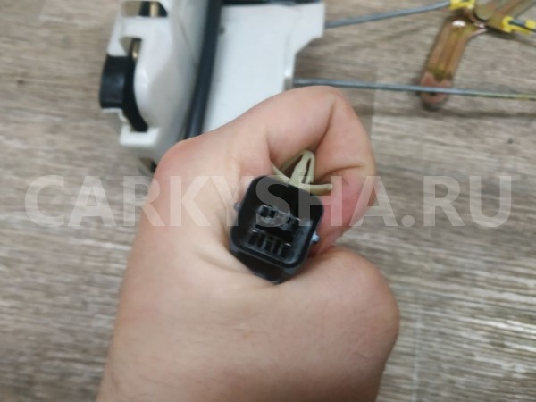 Замок двери передней правой Hyundai Getz оригинальный номер 813201C211