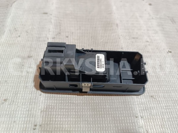 Кнопка стеклоподъемника Land Rover Range Rover оригинальный номер YUD501070PVJ