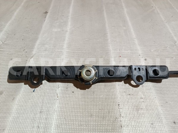 Рейка топливная (рампа) Toyota Avensis 