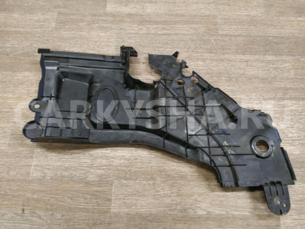 Кожух замка капота Toyota Avensis 