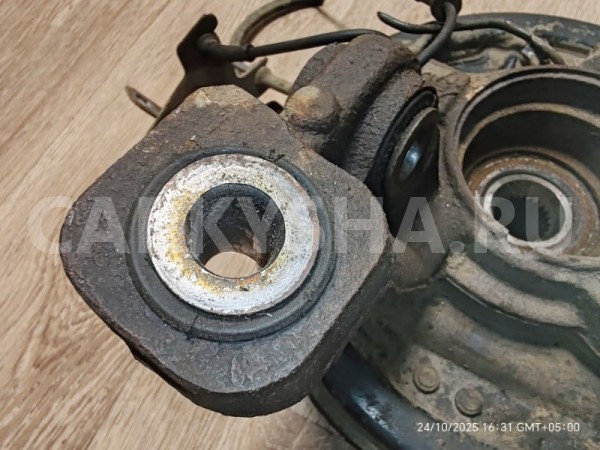 Кулак задний правый Nissan Terrano 2018 479501102R F4R Nissan Terrano 