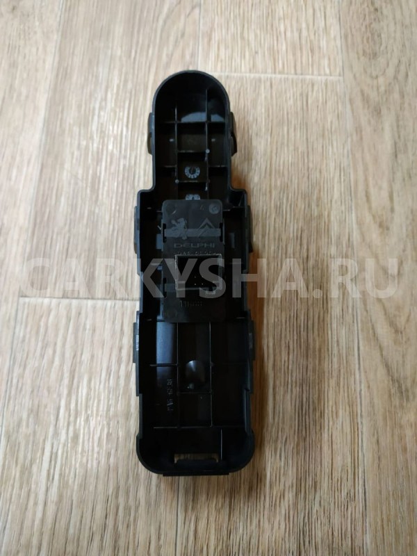 Кнопка стеклоподъемника переднего правого Peugeot 308 