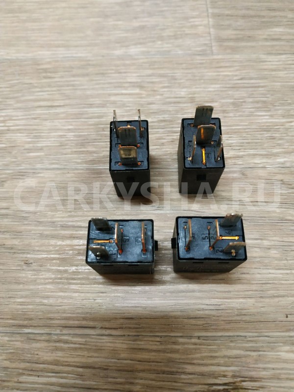Реле Mitsubishi Carisma 