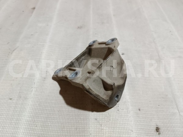 Кронштейн двигателя правый Nissan Skyline 