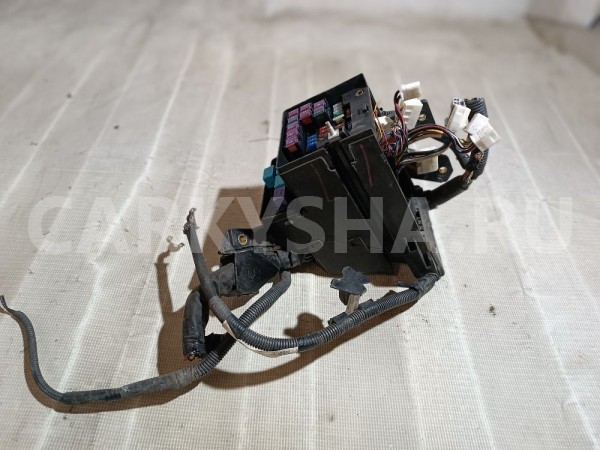 Блок предохранителей подкапотный Lexus RX 