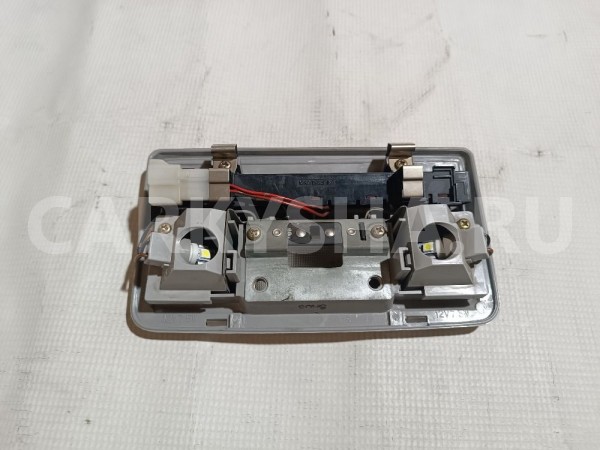 Плафон салонный передний Mitsubishi Diamante 