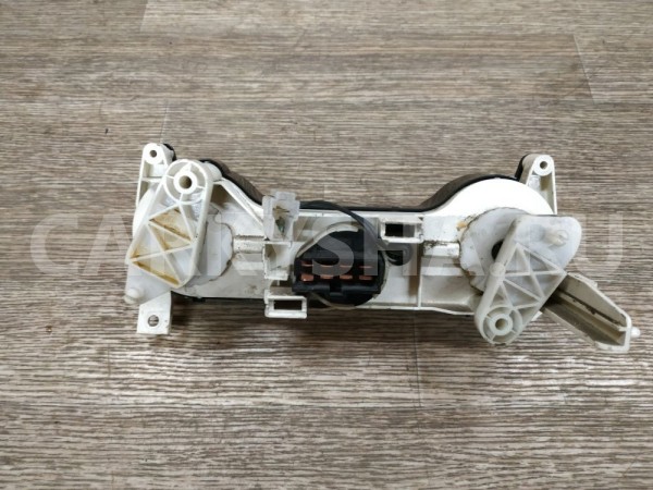 Блок управления отопителем Mitsubishi Galant оригинальный номер MB813670