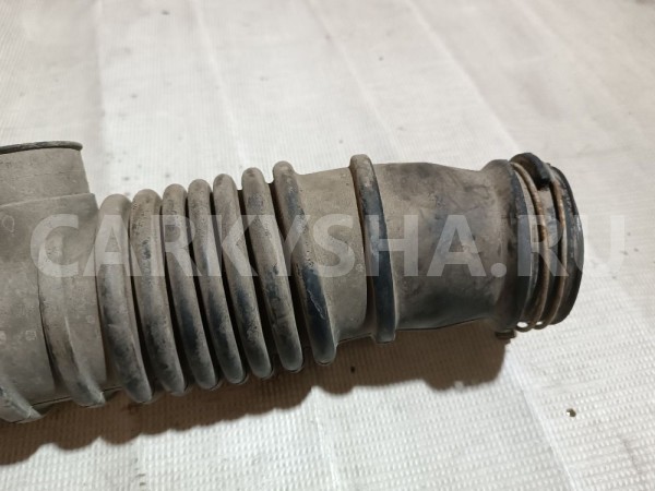 Патрубок воздушного фильтра Mitsubishi Dingo 