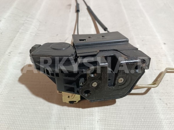 Замок двери передней правой Hyundai Coupe оригинальный номер 813252C000