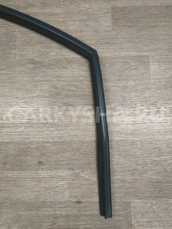 Уплотнитель проема стекла двери передней правой Hyundai Getz 