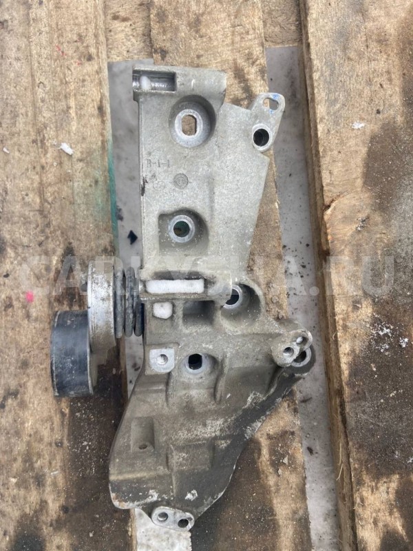 Кронштейн компрессора кондиционера Renault Megane III (2008—2014) Renault 14 оригинальный номер 8200669494