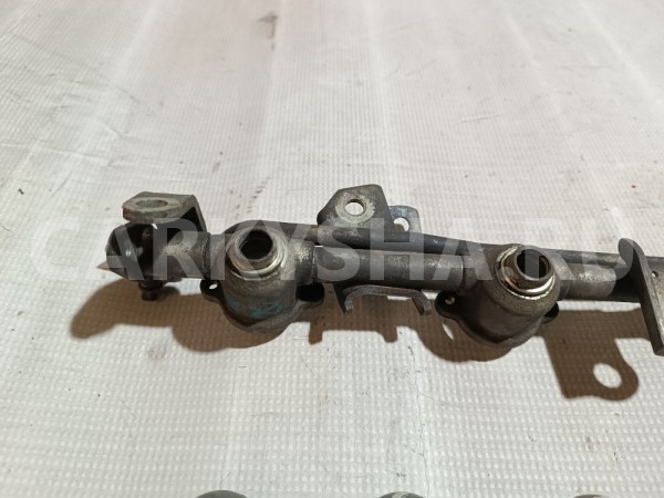 Рейка топливная (рампа) Nissan Primera 