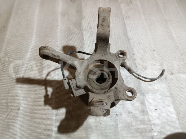 Кулак поворотный передний левый Nissan Bluebird Sylphy 