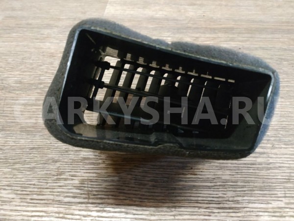 Дефлектор воздушный центральный Kia Sorento оригинальный номер 974403E000