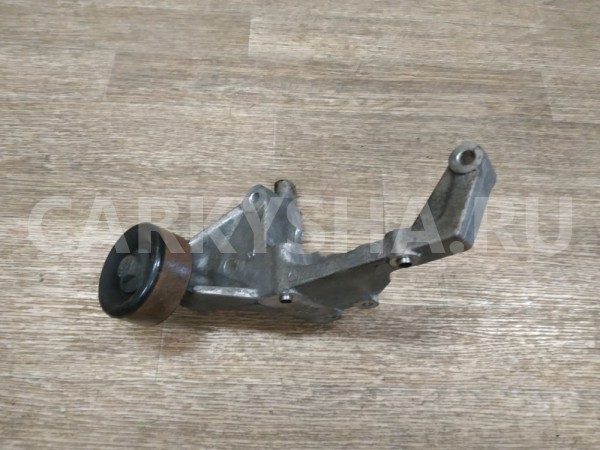 Кронштейн генератора Kia Sorento оригинальный номер 374724A010