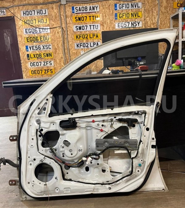 Дверь передняя правая Nissan Bluebird Sylphy 