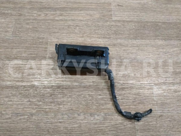 Блок предохранителей подкапотный Toyota Avensis 