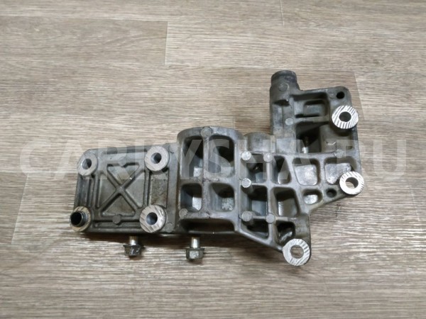 Кронштейн генератора Mitsubishi Lancer оригинальный номер 04891592AA