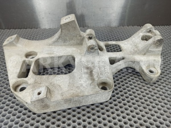 Кронштейн генератора Volkswagen Jetta 1K2 BSE 1.6 Volkswagen Jetta 