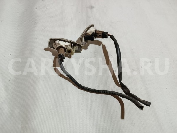 Повторитель на крыло белый Kia Sorento оригинальный номер 9233025500