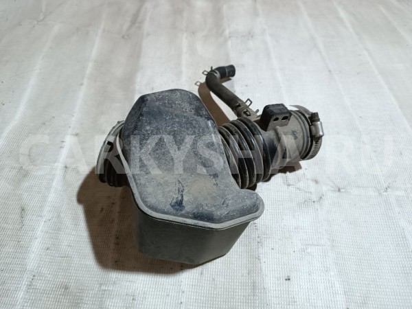 Патрубок воздушного фильтра Nissan Bluebird Sylphy 