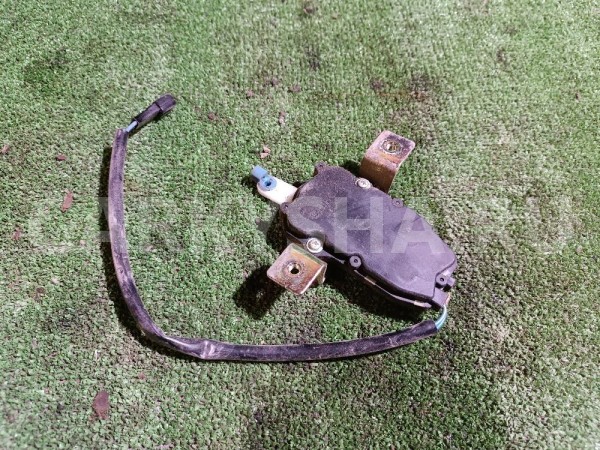 Активатор замка багажника Suzuki Cultus оригинальный номер 8255054FA0