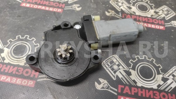 Мотор переднего левого стеклоподъемника Hyundai Tucson оригинальный номер 824052E000