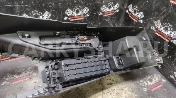 Консоль центральная тоннель Форд Фокус 3 Ford Focus оригинальный номер BM51A045M62