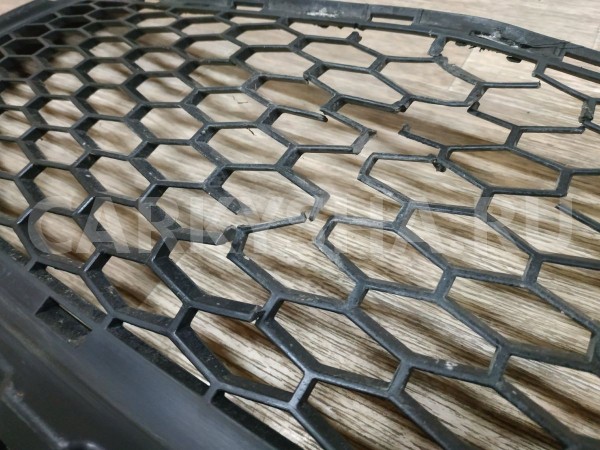 Решетка в бампер центральная Land Rover Freelander оригинальный номер 6H5217K946AA