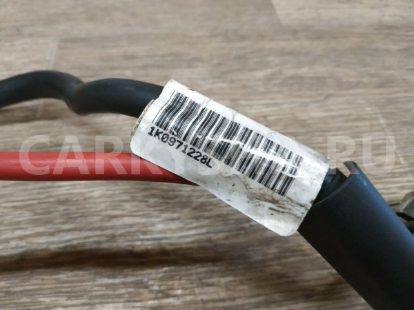 Провод аккумулятора плюсовой Volkswagen Tiguan оригинальный номер 1K0971228L