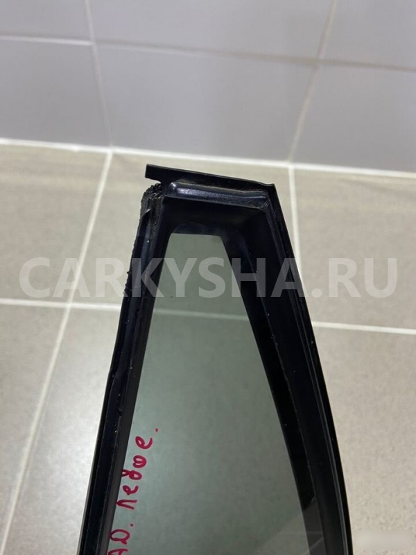 Стекло в дверь зад левое Mitsubishi Lancer Cedia Mitsubishi i 