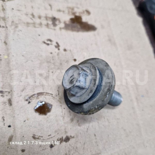 Болт шкива коленвала Toyota 2zr fe Toyota Auris 