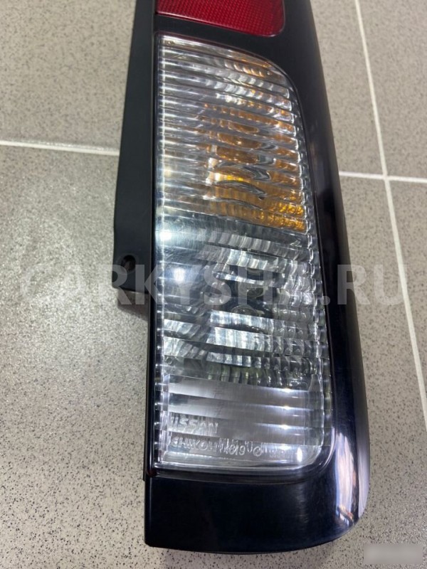 Фонарь задний правый Nissan Cube 1999 г Nissan Cube 