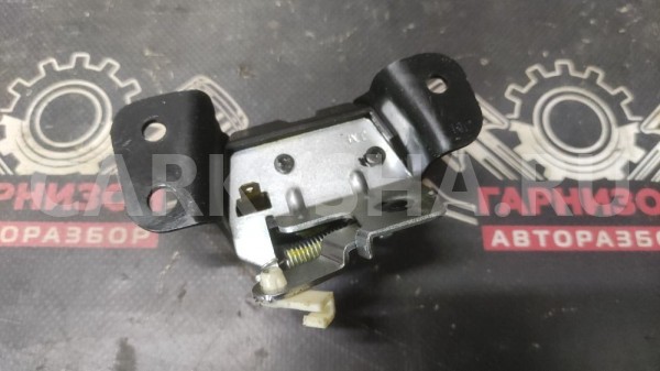 Замок стекла крышки багажника Хендай Тускан I Hyundai Tucson оригинальный номер 871302E000