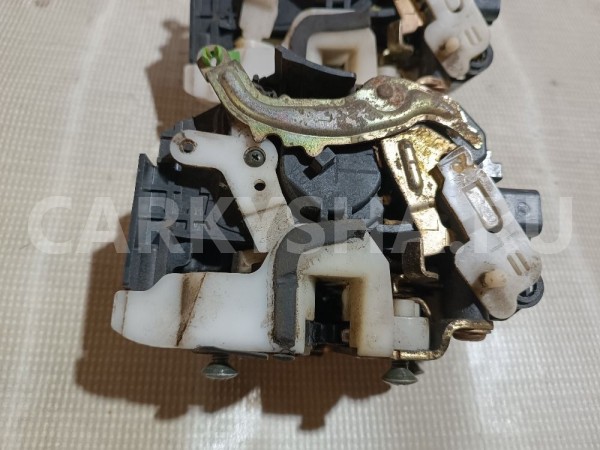 Замок двери задней левой Mitsubishi Lancer 