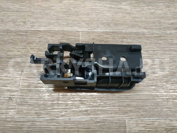 Ручка двери внутренняя правая Toyota Avensis 
