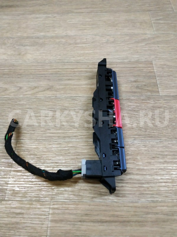 Кнопка аварийной сигнализации Land Rover Freelander 