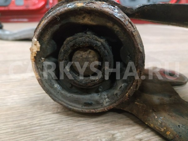 Рычаг передний левый Ford Focus оригинальный номер AV613A424MA