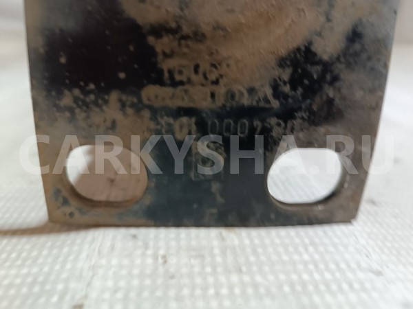 Кронштейн усилителя переднего бампера левый Volvo 740 