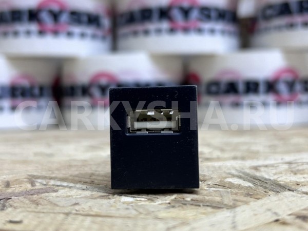 Разъем USB Toyota Camry VIII (XV70) Рестайлинг – седан оригинальный номер 86190-12070